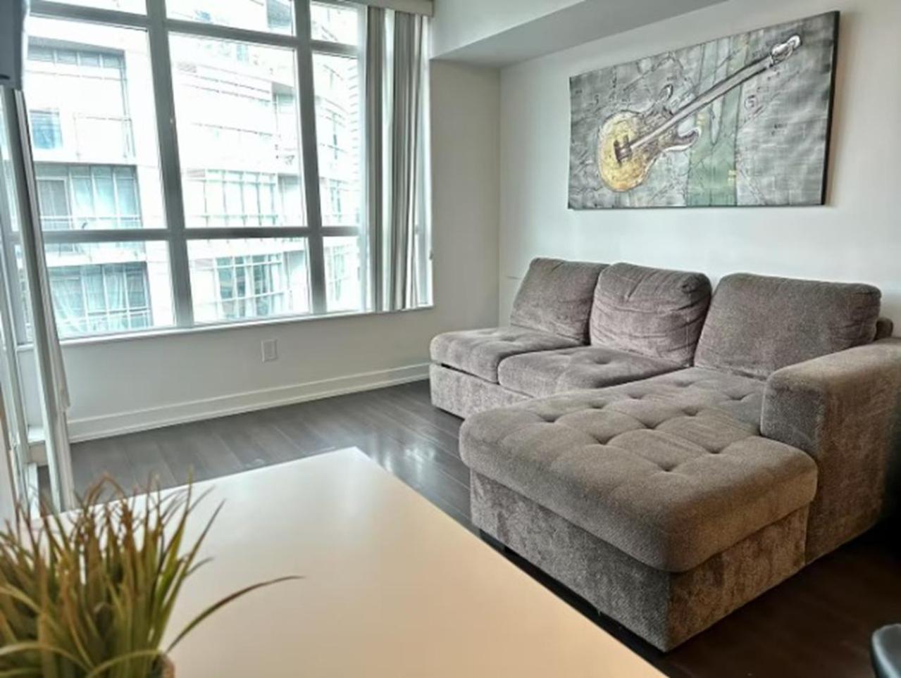 Perfect Location - Comfy *